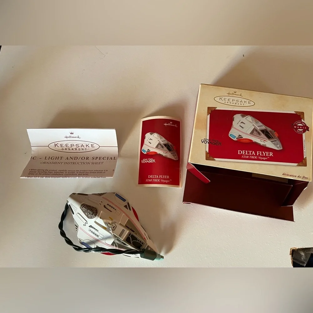 Vintage Hallmark Star Trek Delta Flyer ornament lights & sound rare collectible